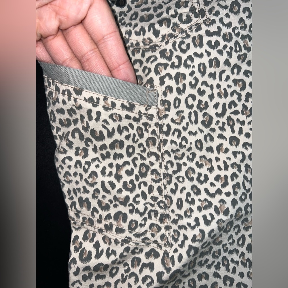 Democracy 'Ab' Solutions High Waisted Cuffed Leopard Print Shorts Size 10 EUC - Picture 5 of 12